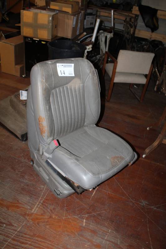 lot 14 image: Lot of (2) Car Front Seats