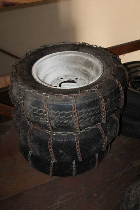 lot 20 image: Lot of (3) P22575R15 Tires w 15-in. 5-Lug Wheels, Chains