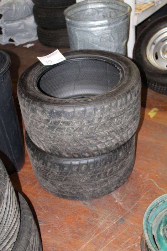 lot 39 image: Lot of (2) Nitto NT555 P31535ZR17 Tires