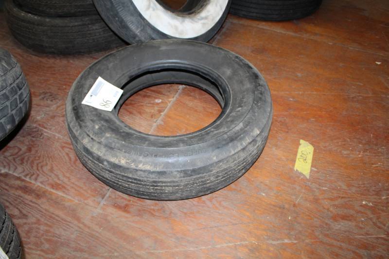 lot 86 image: Super Low Profile 7.75-14 Tire