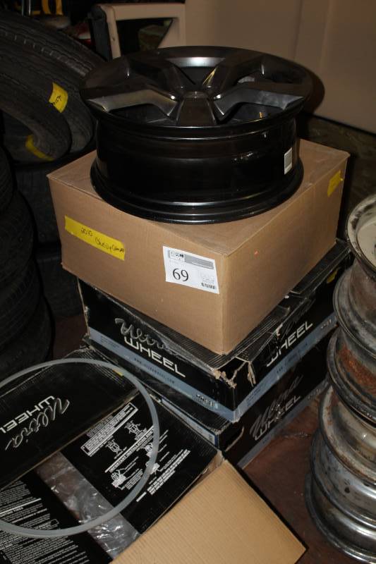 lot 69 image: Lot of (4) Chevrolet 20x9in. Chrome Wheels