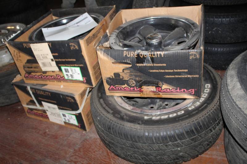 lot 54 image: Lot of (4) American Racing 15in. 5-Lug Wheels w 1) Cooper Cobra Radial GT P23560R15 White Letter Tire