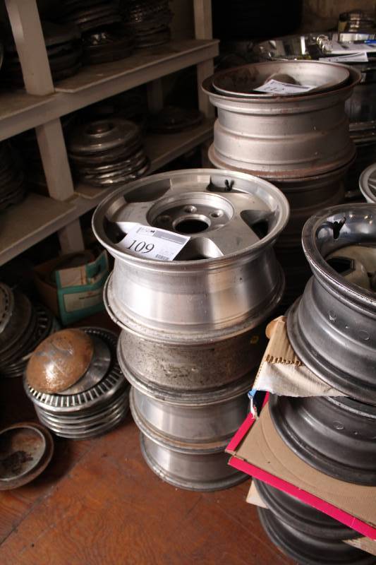 lot 109 image: Lot of (4) GM 6-Lug Wheels