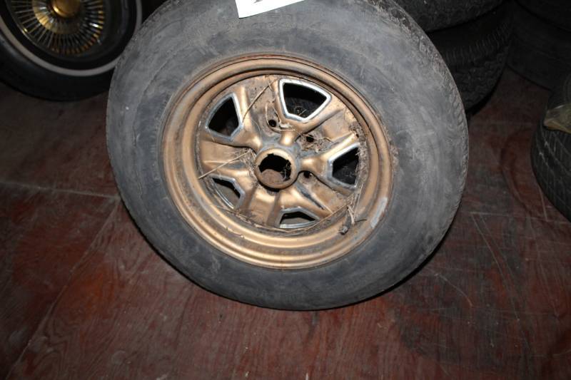 lot 119 image: P19575R14 Tire w 14in. 5-Lug Wheel