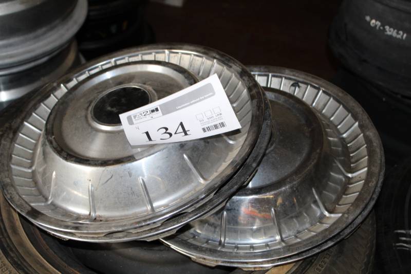 lot 134 image: Lot of (4) Hubcaps