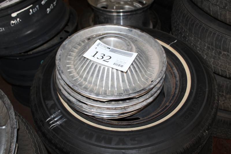 lot 132 image: Lot of (4) Pontiac Hubcaps
