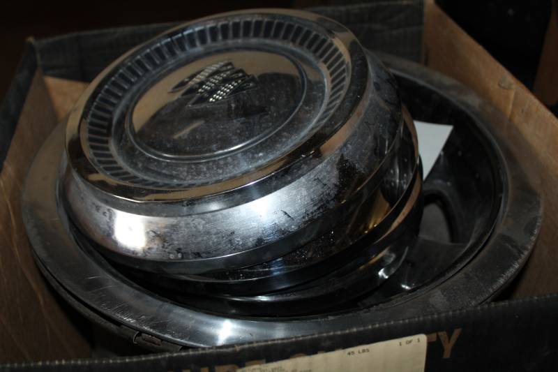 lot 128 image: Lot of (4) Buick Hubcaps