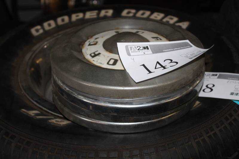 lot 143 image: Lot of (4) Ford Hubcaps