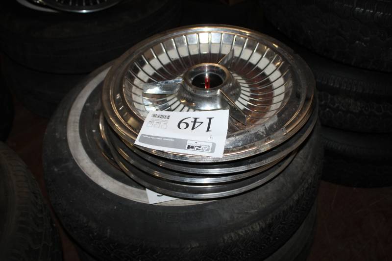 lot 149 image: Lot of (4) 1961 Oldsmobile 98 Hubcaps