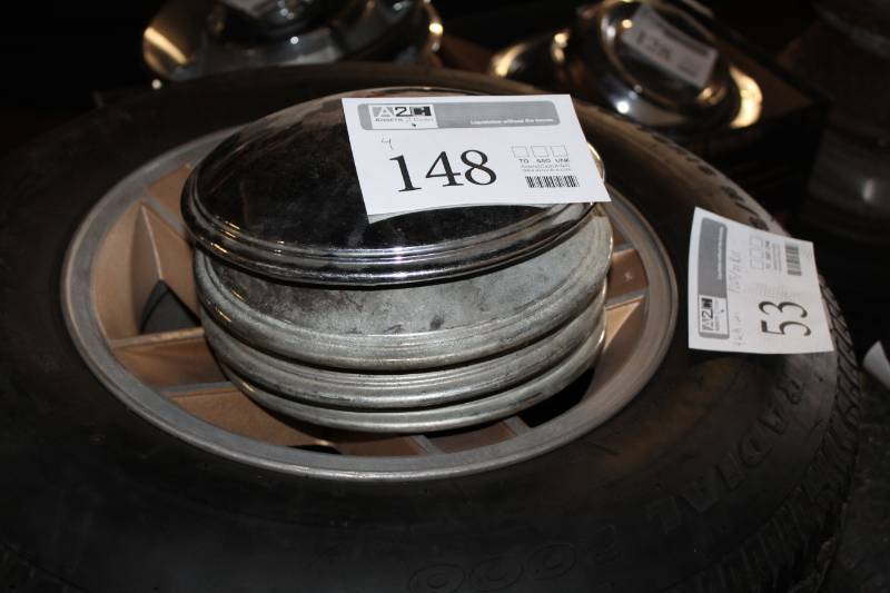 lot 148 image: Lot of (4) Pontiac Hubcaps