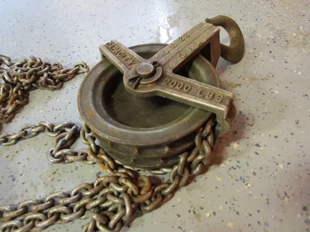 2,000 lb. Chain Hoist