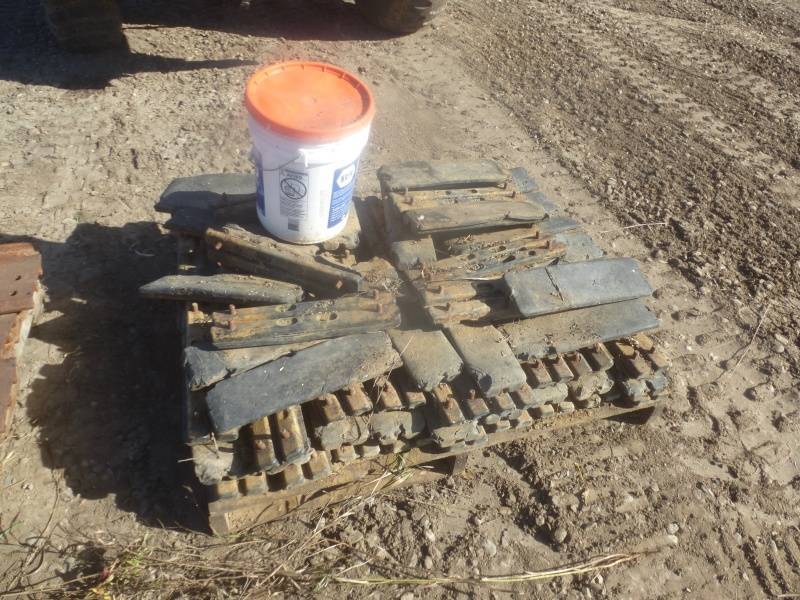 Caterpillar Rubber Bolt On Grouser Pads