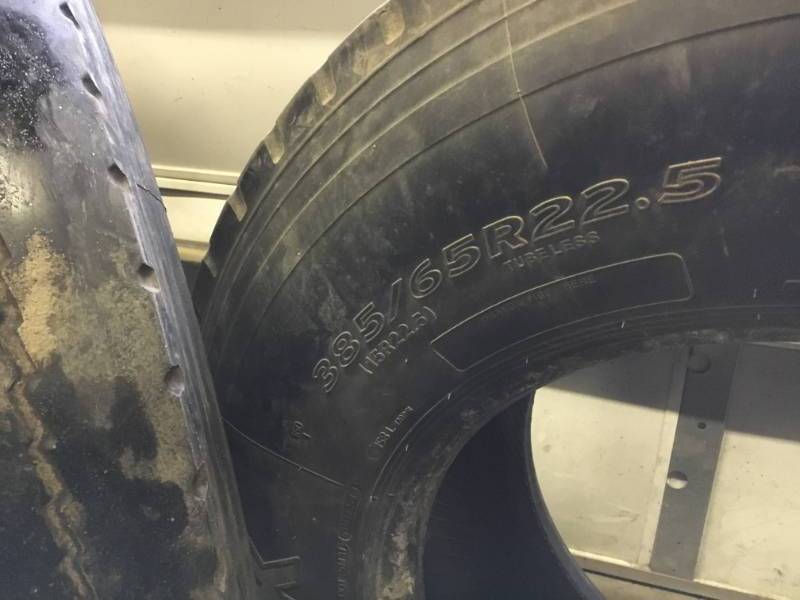 Floater Super Single Tires