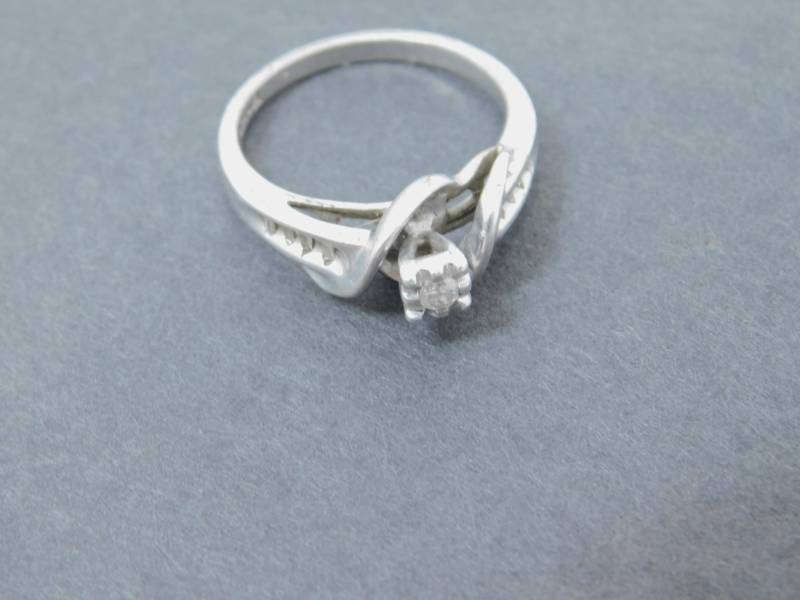 lot 3 image: Vintage Diamond Ring In Silver Setting
