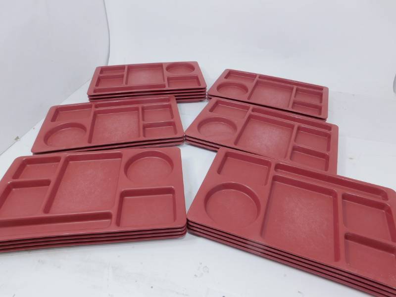 lot 17 image: Plastic Divided Plates