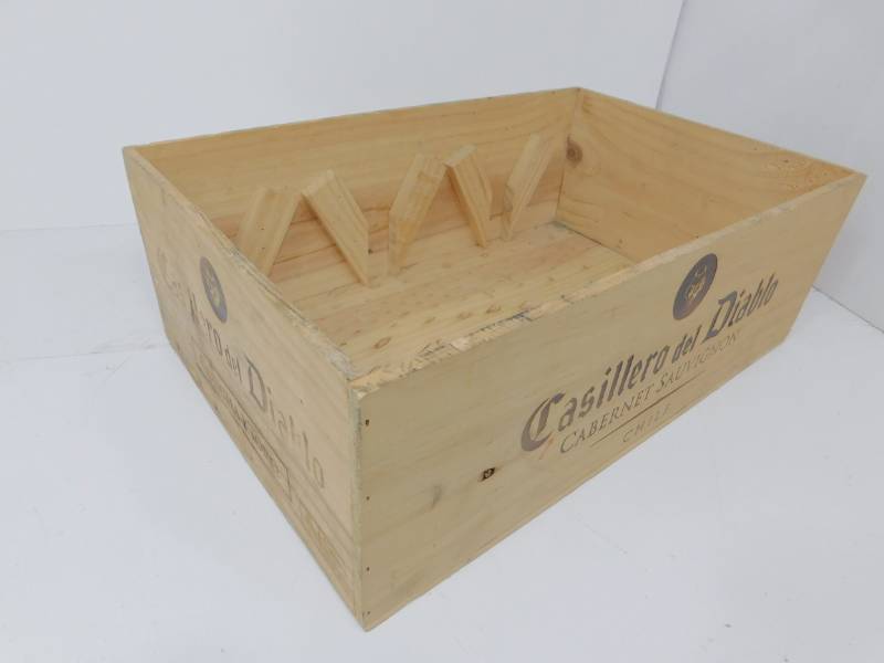 lot 18 image: Casillero del Diablo Crate