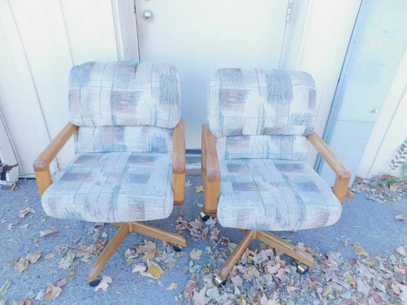 lot 27 image: Two Douglas Furniture Tan Print Upholstered Chairs