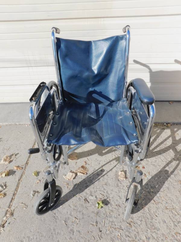 lot 39 image: Medline EXCEL Transport Wheelchair