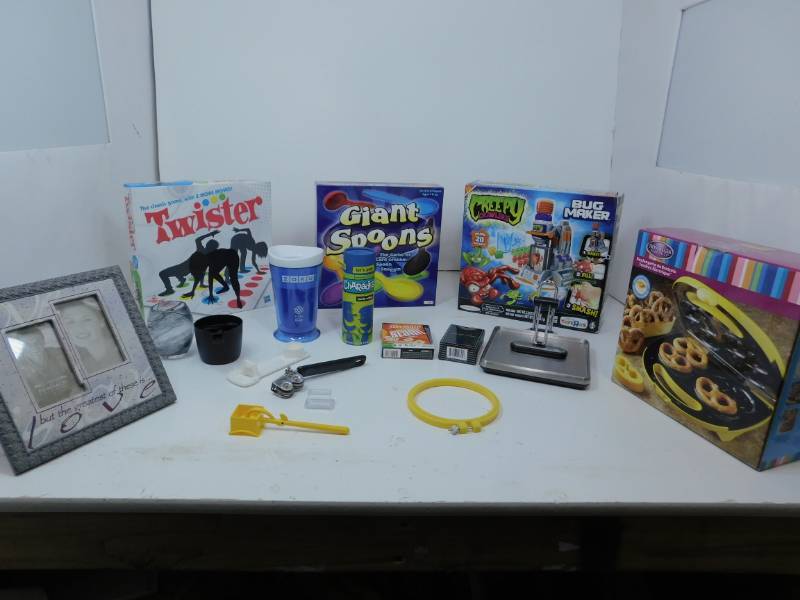 lot 44 image: Lot Of Games & Household Items