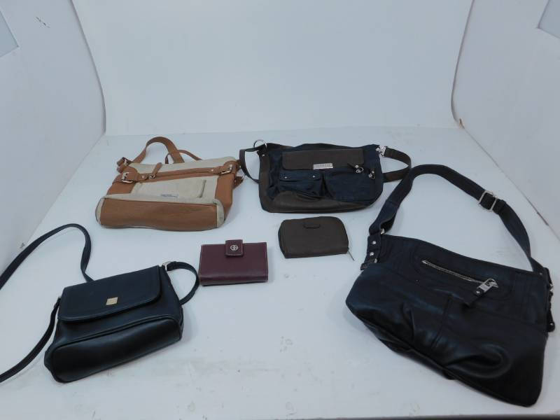 lot 49 image: Four Purses & Two Billfolds