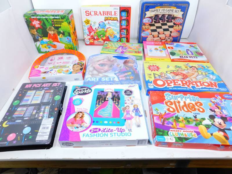lot 64 image: Twelve Various Games & Art Projects