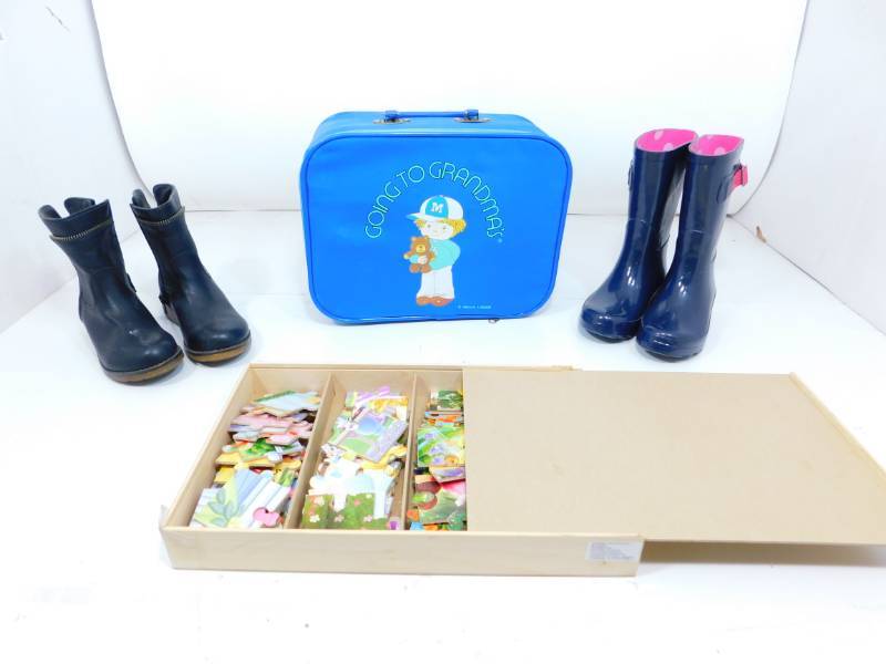lot 65 image: Childrens Items