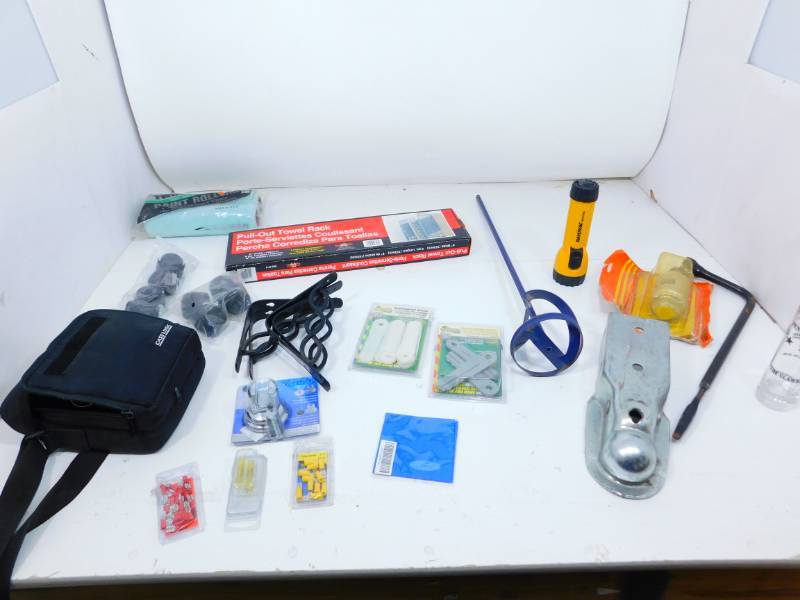 lot 66 image: Lot Of Many Items