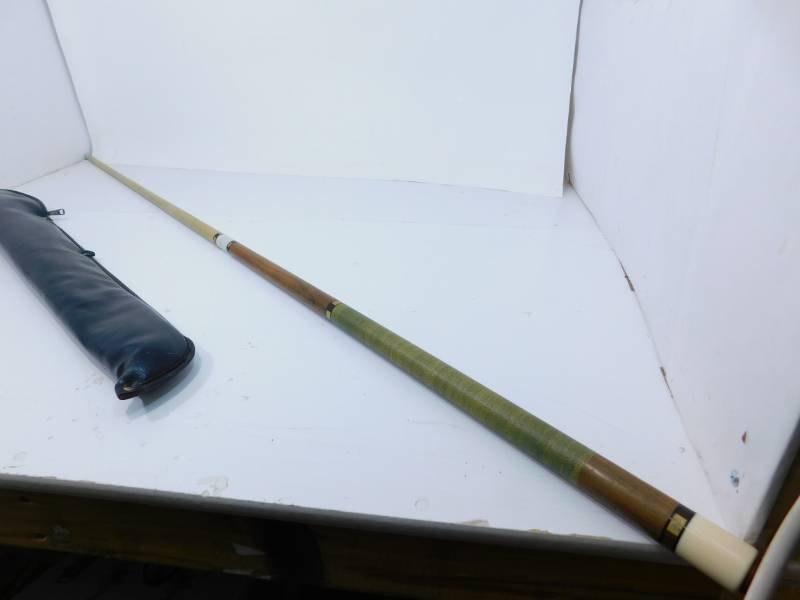 lot 71 image: Pool Stick In Zippered Storage Case