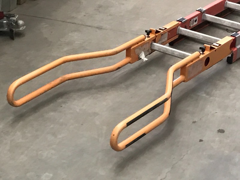 lot 5 image: Werner 40ft Fiberglass Extension Ladder