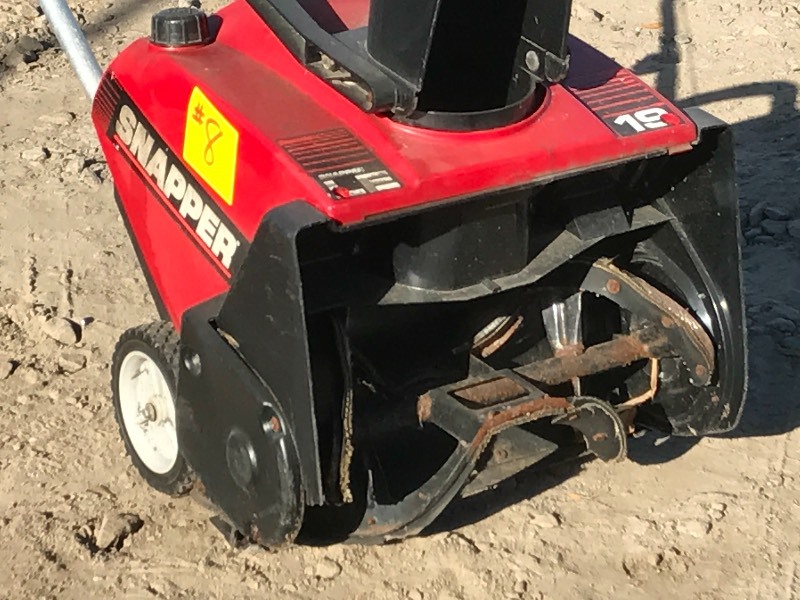 lot 8 image: Snapper Snow Blower
