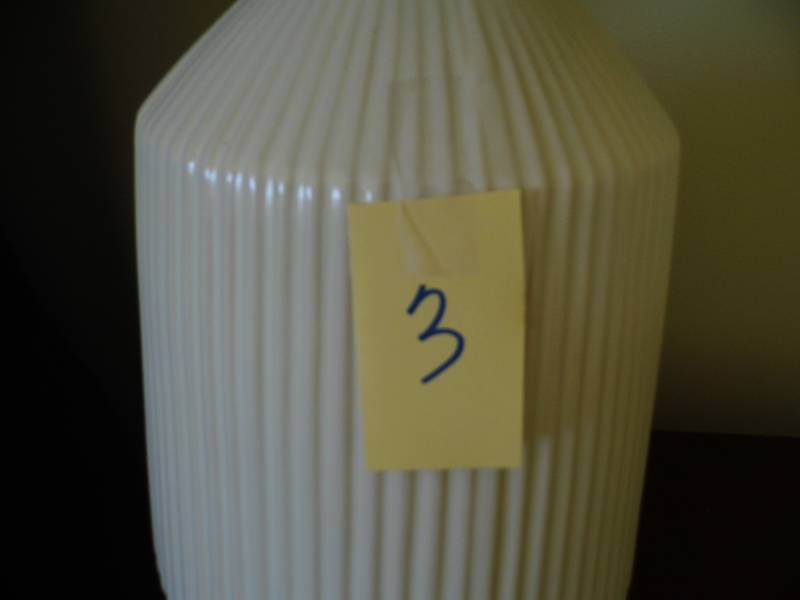 lot 3 image: Lamp w Shade
