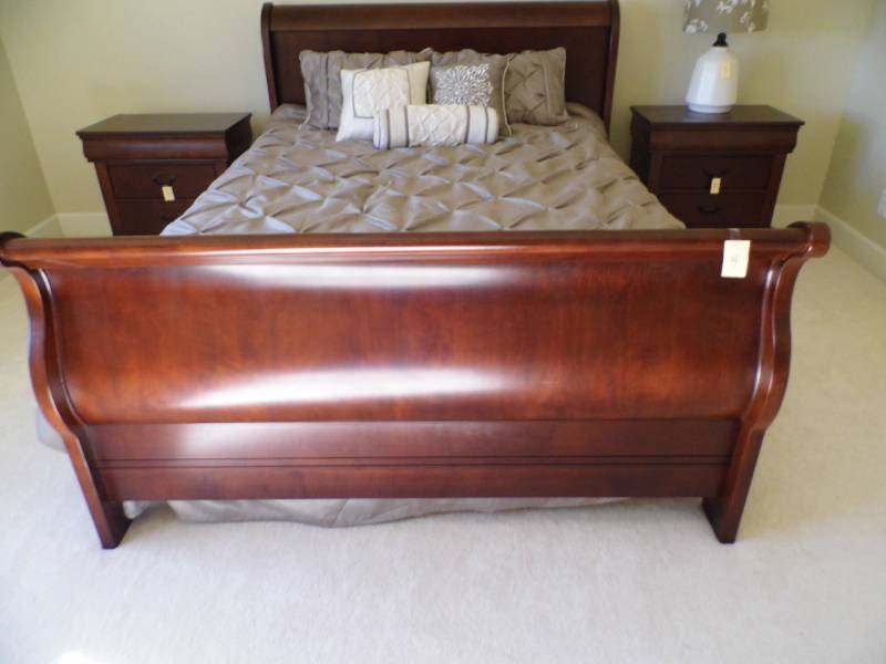 lot 4 image: Queen Size HeadFoot Board and Side Rails.