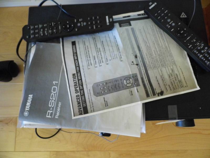 lot 32 image: Yamaha Reciever w Remote