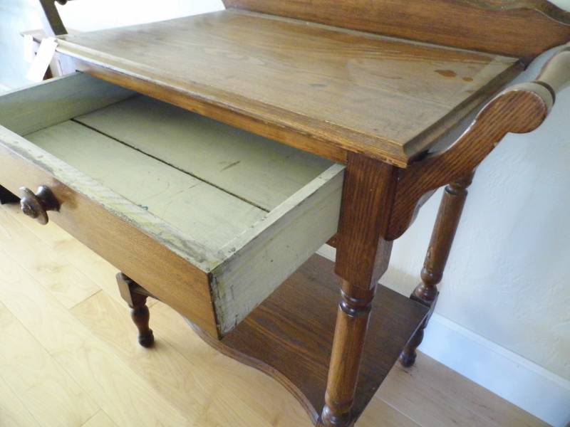 lot 34 image: Antique Wash Stand