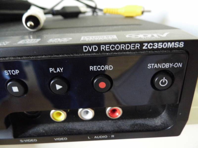 lot 40 image: Magnavox DVD Recorder wRemote