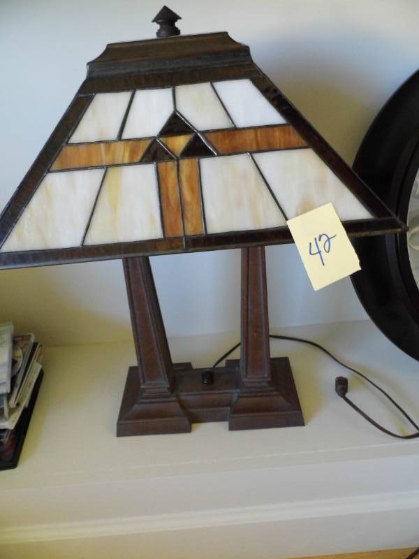 lot 42 image: Lamp w Shade