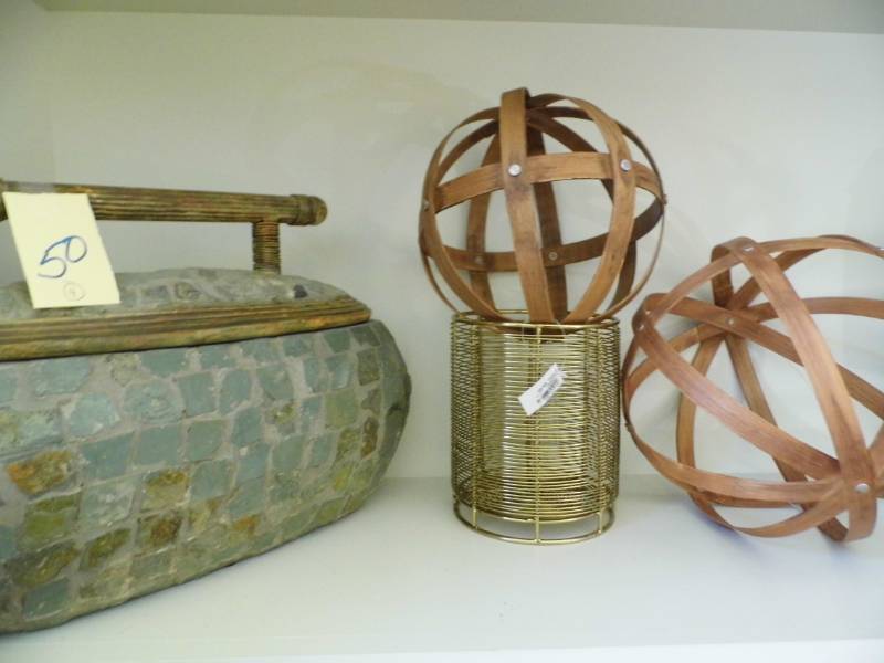 lot 50 image: Dcor