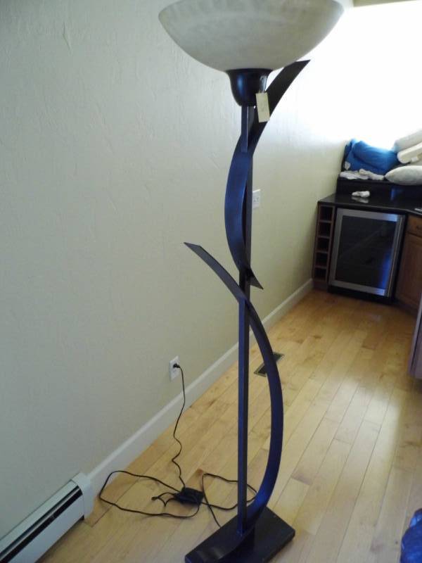 lot 69 image: Floor Lamp