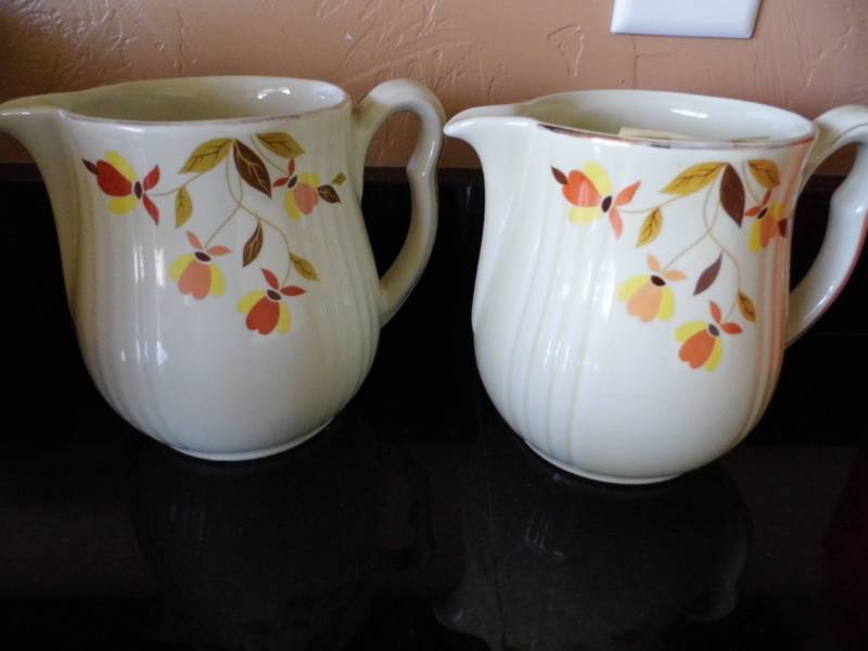 lot 89 image: Lot of 2 Vintage Halls Harvest Pitchers