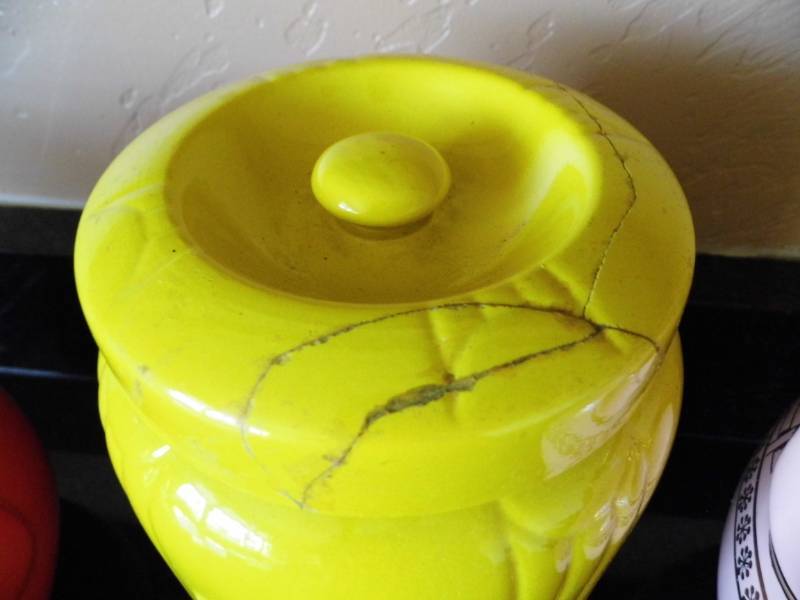 lot 90 image: Halls Pink Cookie Jar - Halls Cannister (cracked lid)