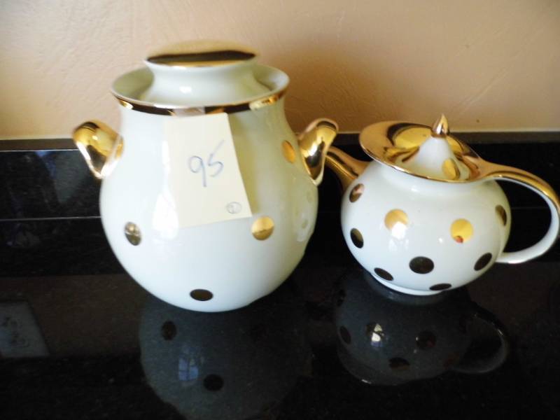 lot 95 image: Halls Cookie Jar - Teapot