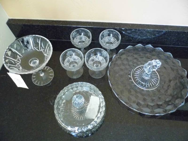 lot 98 image: Assorted Crystal