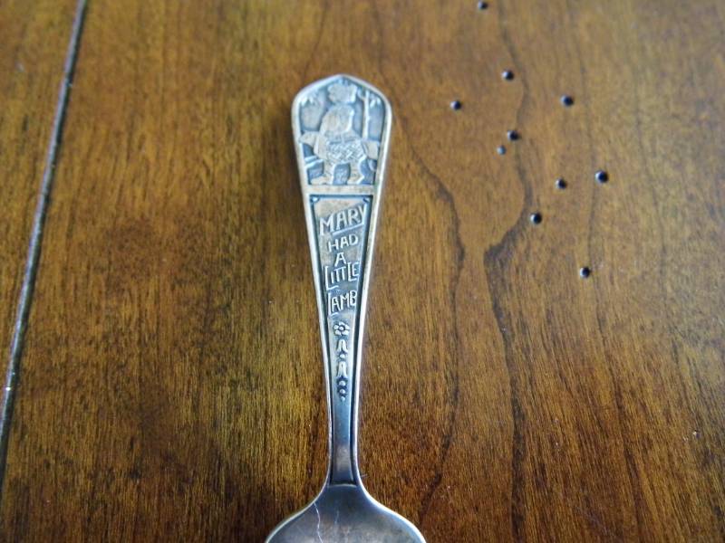 lot 101 image: Lot of Vintage Silverware