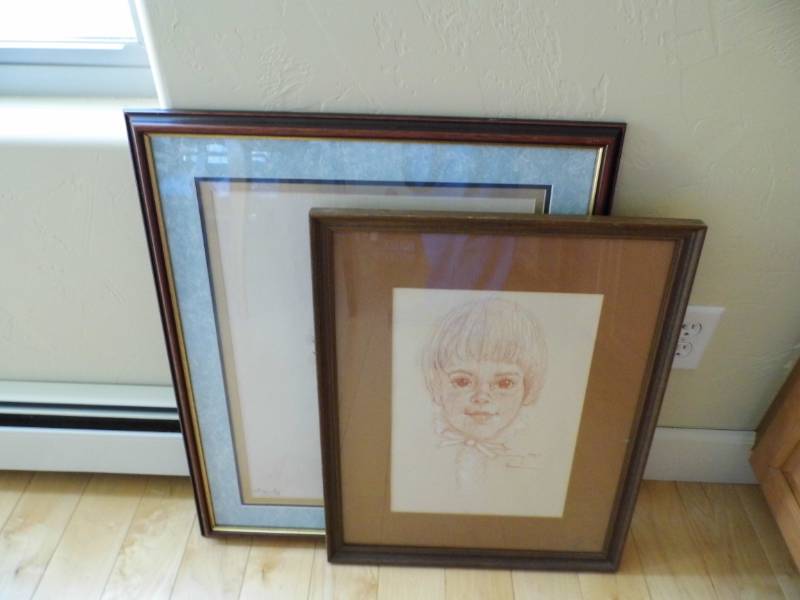 lot 11 image: Upright Dresser