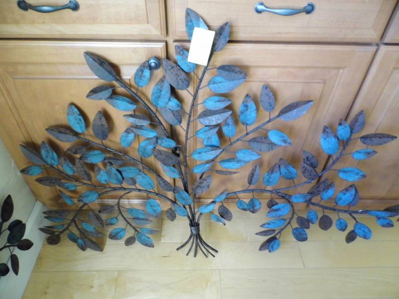 lot 112 image: Lot of 3 Metal Trees