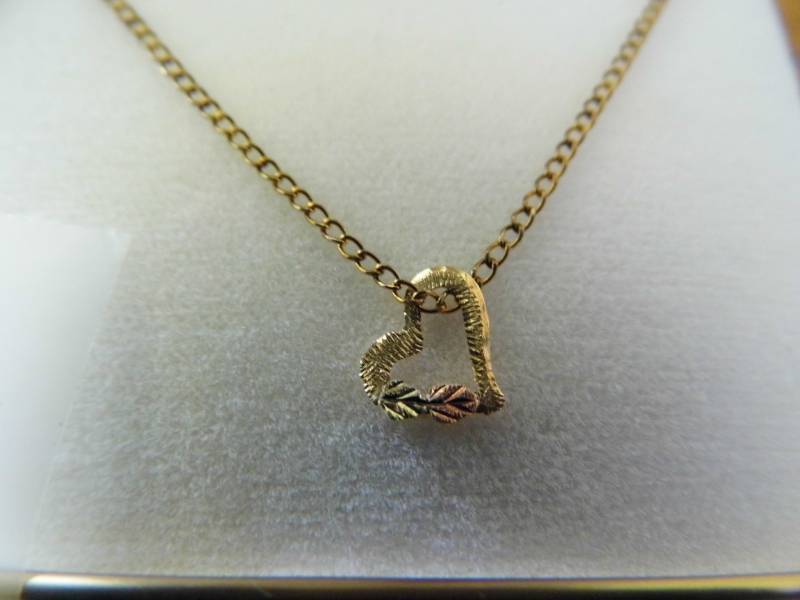 lot 113 image: Black Hills Gold Necklace