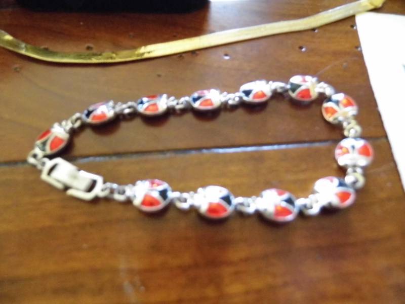 lot 115 image: Assorted Jewelry
