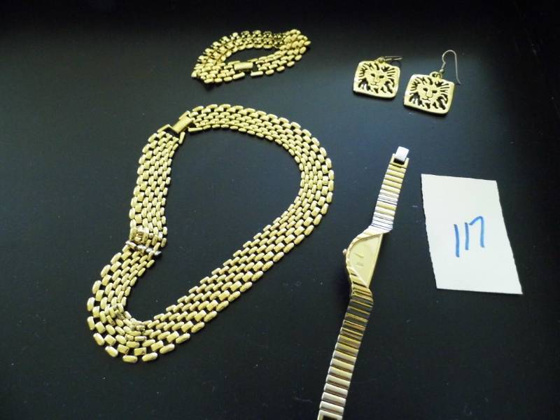 lot 116 image: Assorted Jewelry