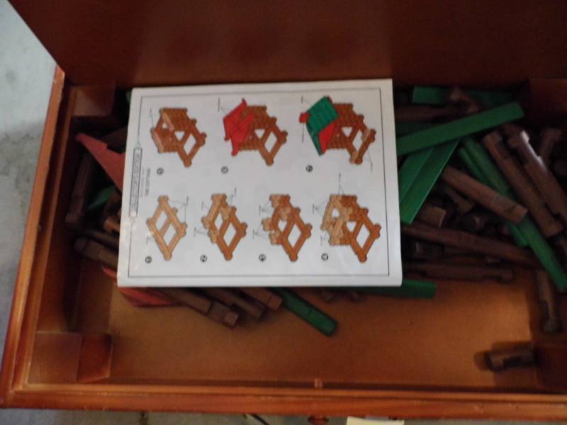 lot 140 image: Lincoln Logs in Case