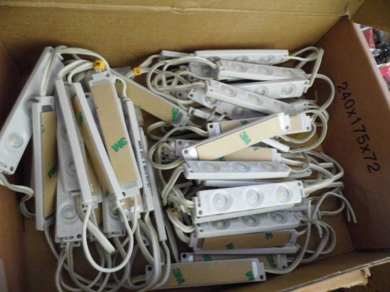lot 146 image: Lot of Lights
